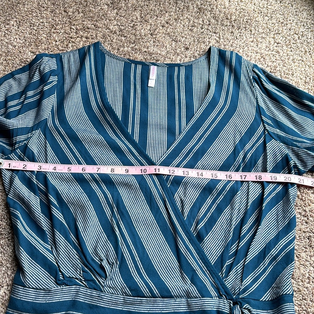 Striped Top 🦋 - Picture 2 of 7